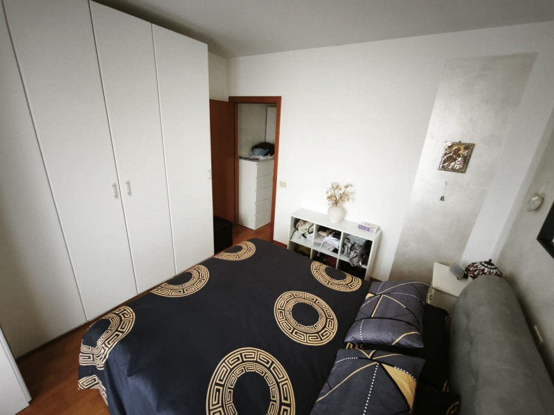 Proponiamo in vendita una splendida porzione centrale di casa a schiera situata nella ricercata z...