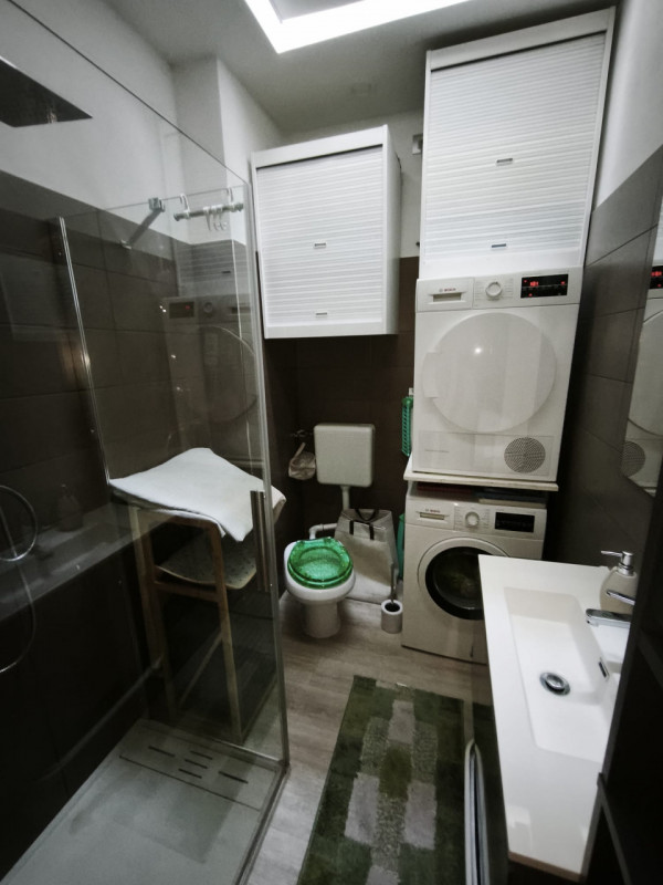 Proponiamo in vendita una splendida porzione centrale di casa a schiera situata nella ricercata z...