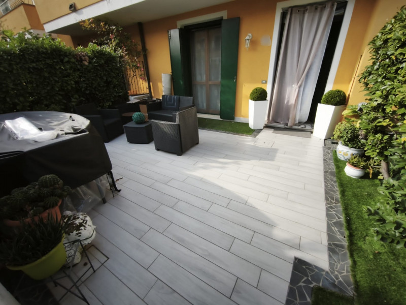 Proponiamo in vendita una splendida porzione centrale di casa a schiera situata nella ricercata z...