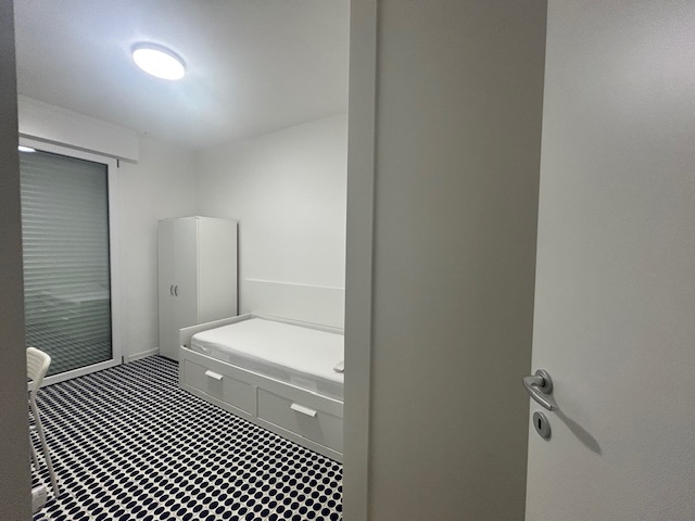 L'agenzia Iris è lieta di presentare in vendita un elegante appartamento quadrilocale situato al ...