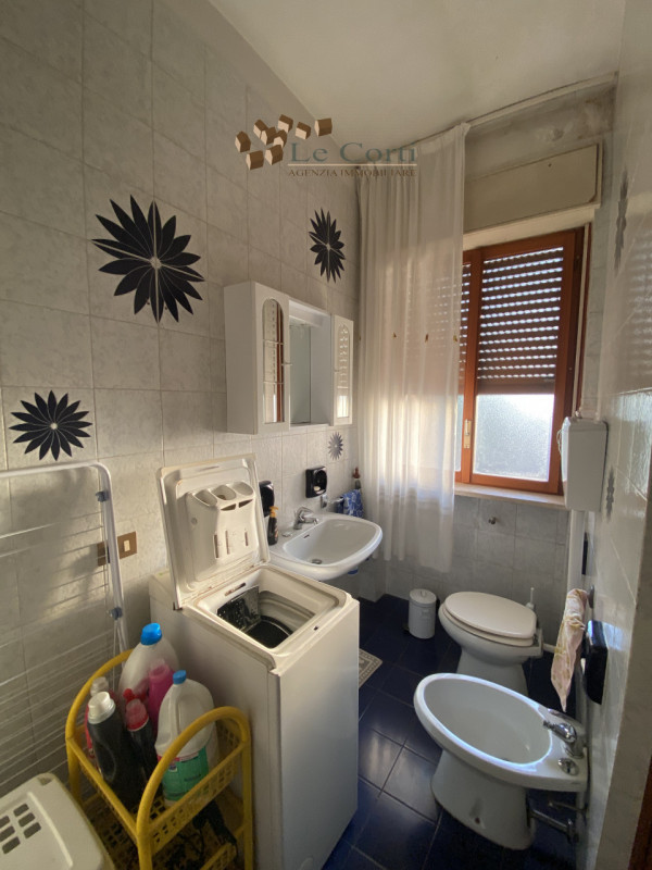 In una posizione privilegiata ai piedi dei suggestivi Colli Berici  proponiamo in vendita un inte...