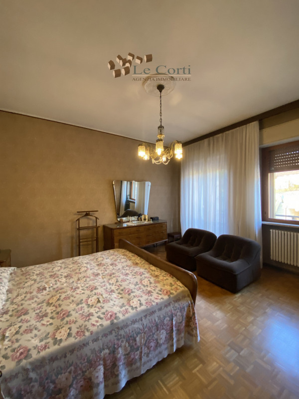 In una posizione privilegiata ai piedi dei suggestivi Colli Berici  proponiamo in vendita un inte...