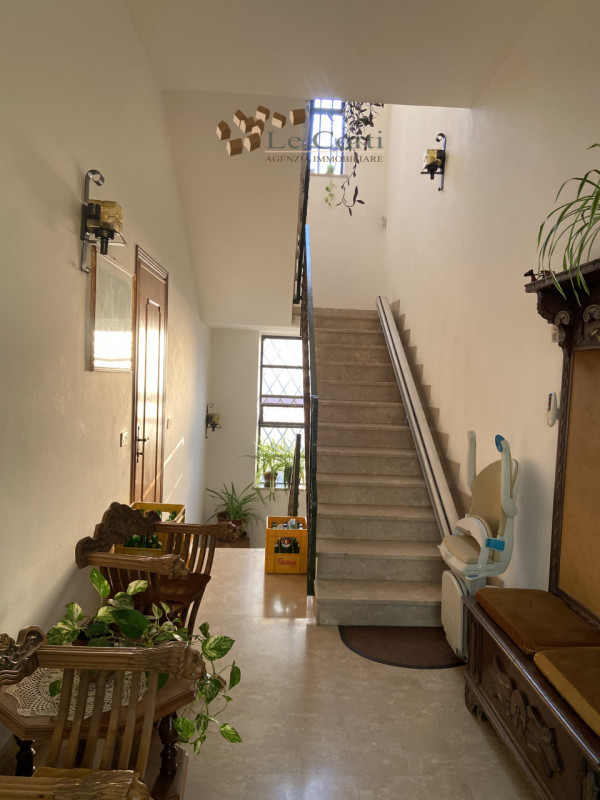 In una posizione privilegiata ai piedi dei suggestivi Colli Berici e circondata dal fascino delle...