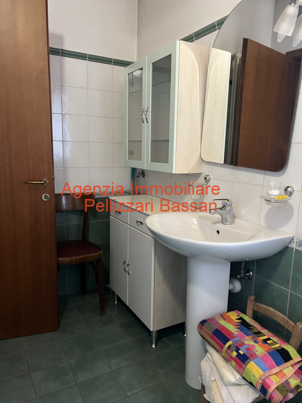 Scopri la tua nuova casa nei tranquilli dintorni di Curogna, nel comune di Pederobba. Questa porz...