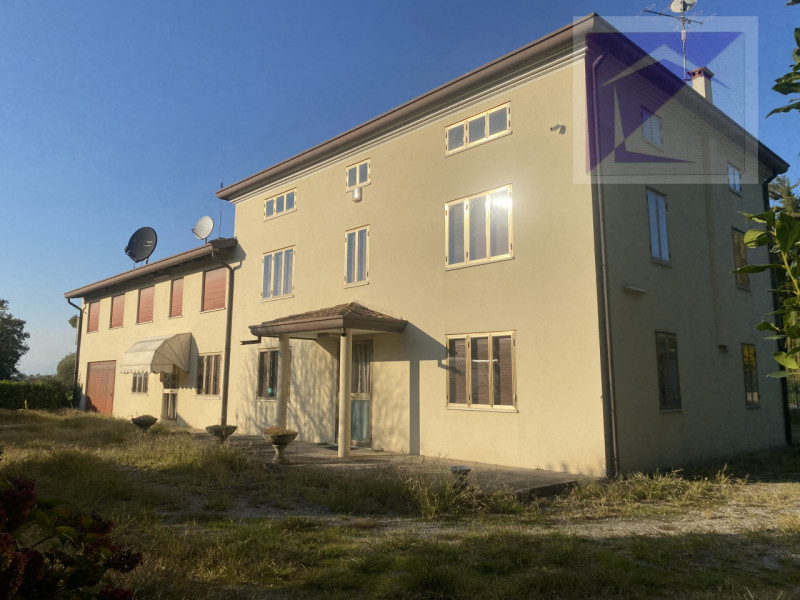 Santa Giustina in Colle -Frazione Fratte - Proponiamo in vendita villa singola situata in una tra...