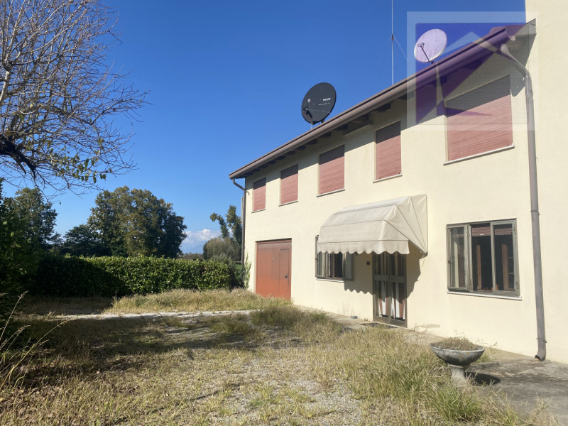 Santa Giustina in Colle -Frazione Fratte - Proponiamo in vendita villa singola situata in una tra...