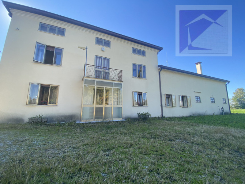 Santa Giustina in Colle -Frazione Fratte - Proponiamo in vendita villa singola situata in una tra...