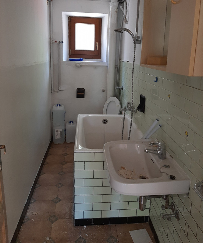 Scopri il tuo angolo di paradiso nel cuore delle Dolomiti! Proponiamo in vendita un ampio apparta...