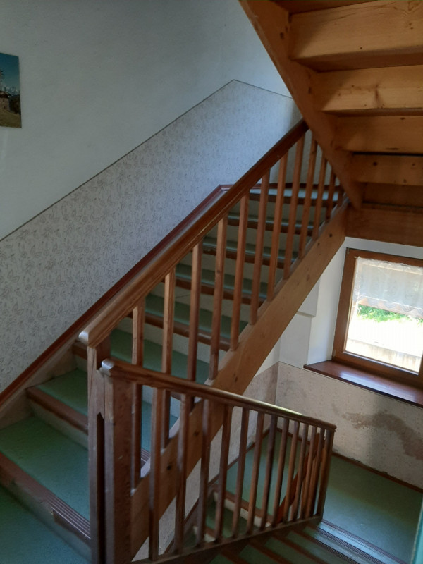 Scopri il tuo angolo di paradiso nel cuore delle Dolomiti! Proponiamo in vendita un ampio apparta...