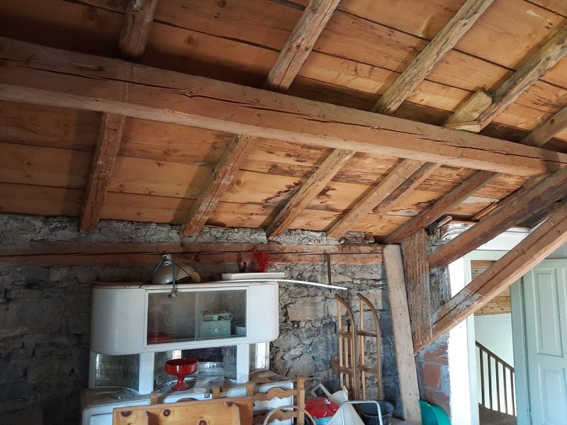 Scopri il tuo angolo di paradiso nel cuore delle Dolomiti! Proponiamo in vendita un ampio apparta...