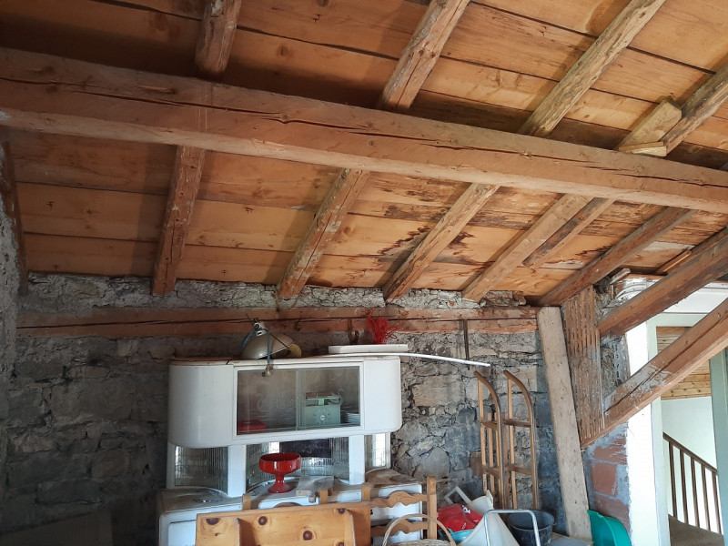 Scopri il tuo angolo di paradiso nel cuore delle Dolomiti! Proponiamo in vendita un ampio apparta...