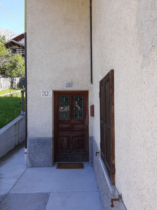 Scopri il tuo angolo di paradiso nel cuore delle Dolomiti! Proponiamo in vendita un ampio apparta...