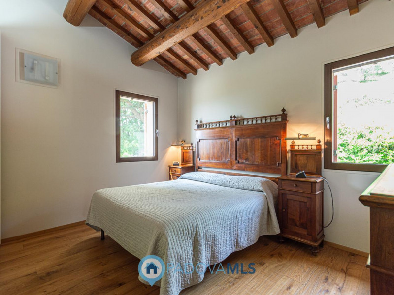 Immobile in esclusiva al Gruppo Padova MLS

Arquà Petrarca –

Immerso nel verde e affacciato su u...