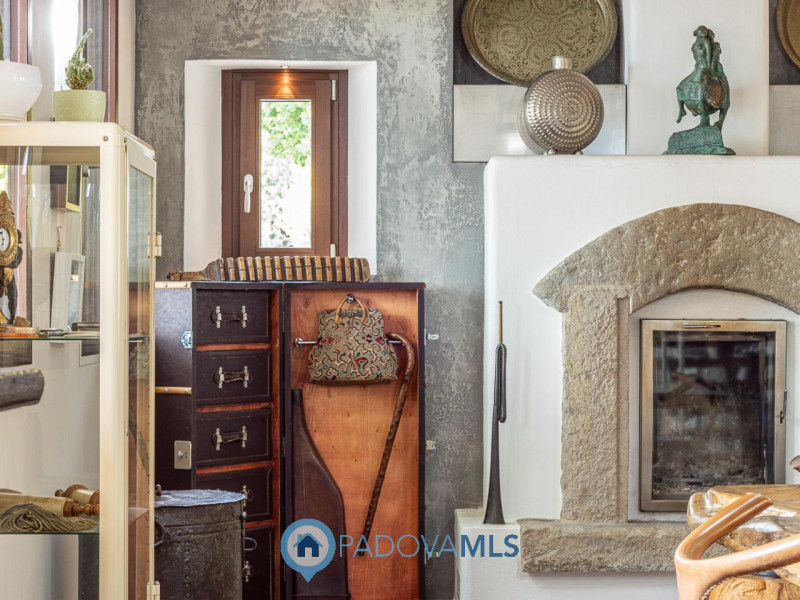 Immobile in esclusiva al Gruppo Padova MLS

Arquà Petrarca –

Immerso nel verde e affacciato su u...