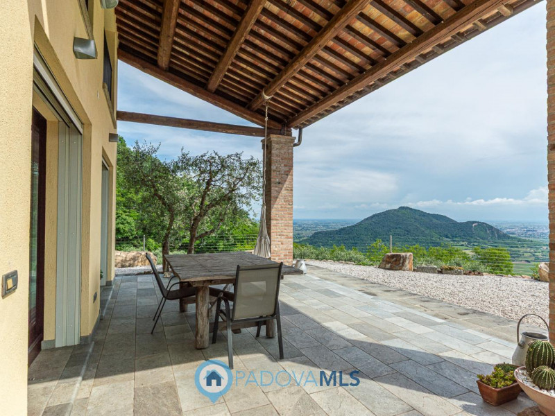 Immobile in esclusiva al Gruppo Padova MLS

Arquà Petrarca –

Immerso nel verde e affacciato su u...