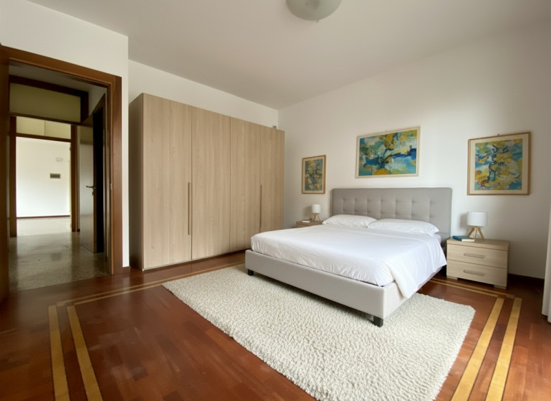 Bolzano Vicentino.
In un contesto curato e ben tenuto, suddiviso in due scale con dei negozi al p...