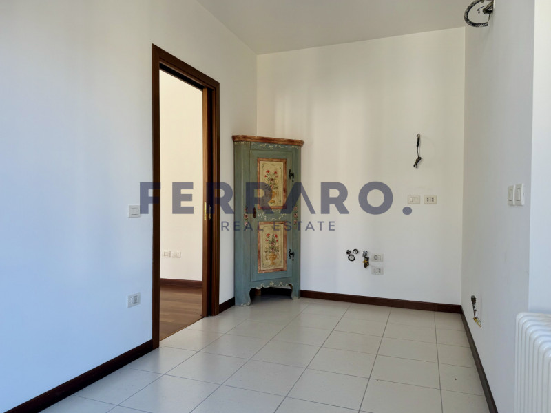 Nel Centro Storico di Treviso, proponiamo in vendita un appartamento trilocale di circa 120 mq co...