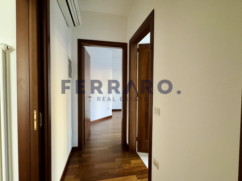 Nel Centro Storico di Treviso, proponiamo in vendita un appartamento trilocale di circa 120 mq co...