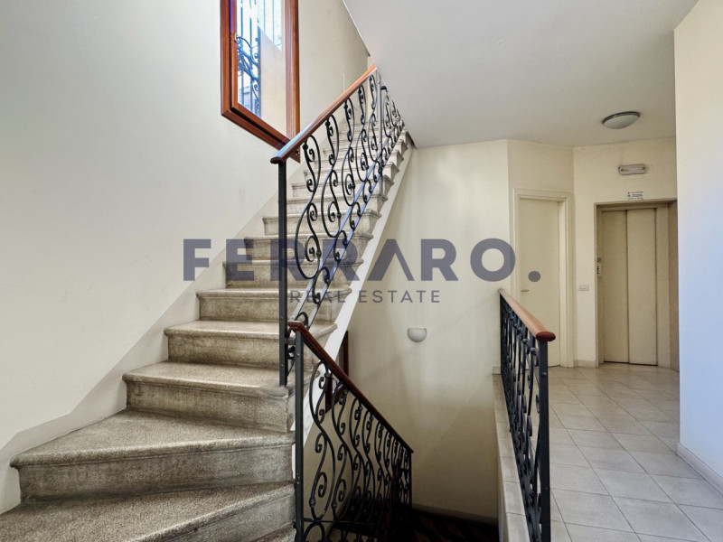 Nel Centro Storico di Treviso, proponiamo in vendita un appartamento trilocale di circa 120 mq co...