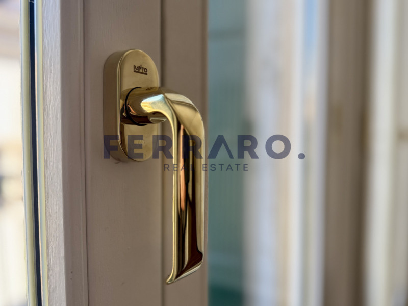 Nel Centro Storico di Treviso, proponiamo in vendita un appartamento trilocale di circa 120 mq co...