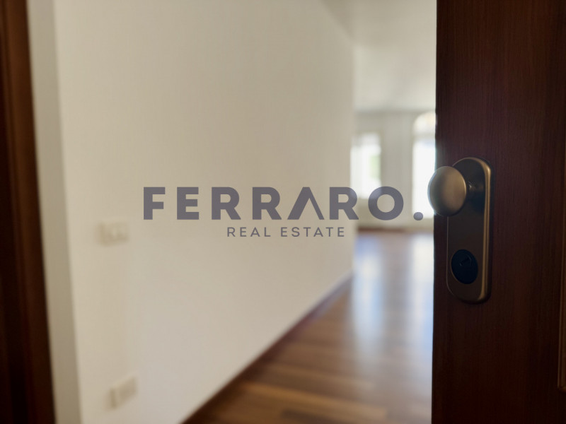 Nel Centro Storico di Treviso, proponiamo in vendita un appartamento trilocale di circa 120 mq co...