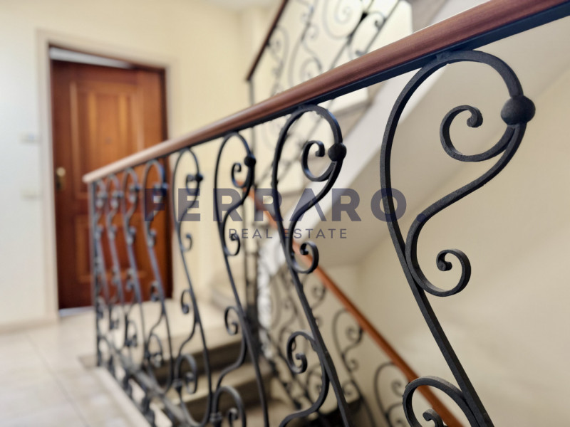 Nel Centro Storico di Treviso, proponiamo in vendita un appartamento trilocale di circa 120 mq co...