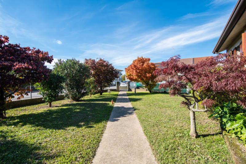 Proponiamo in vendita una splendida villa singola disposta su un unico piano. L’abitazione, 270 m...