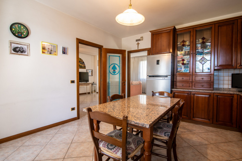 Proponiamo in vendita una splendida villa singola disposta su un unico piano. L’abitazione, 270 m...