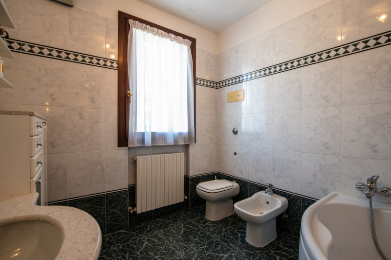 Proponiamo in vendita una splendida villa singola disposta su un unico piano. L’abitazione, 270 m...