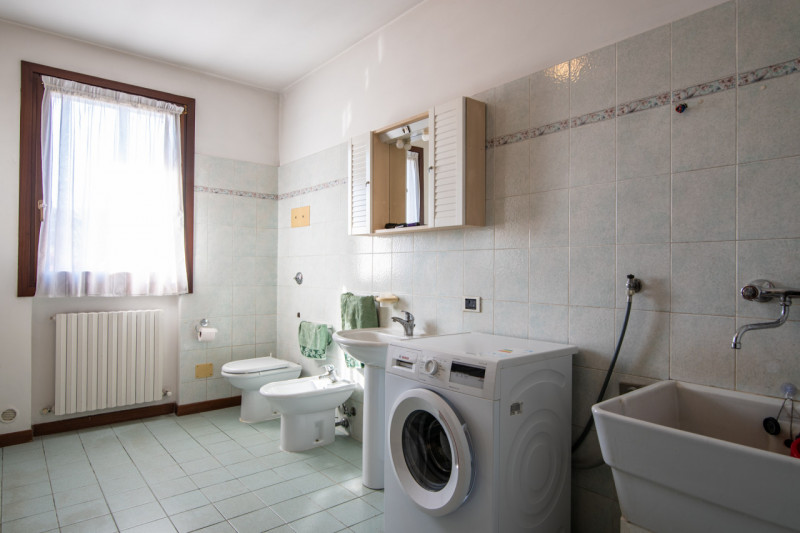 Proponiamo in vendita una splendida villa singola disposta su un unico piano. L’abitazione, 270 m...