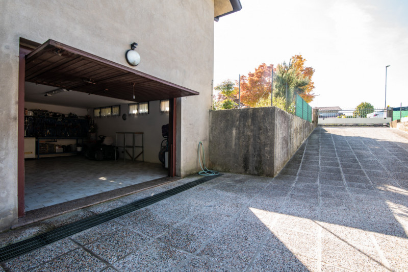 Proponiamo in vendita una splendida villa singola disposta su un unico piano. L’abitazione, 270 m...