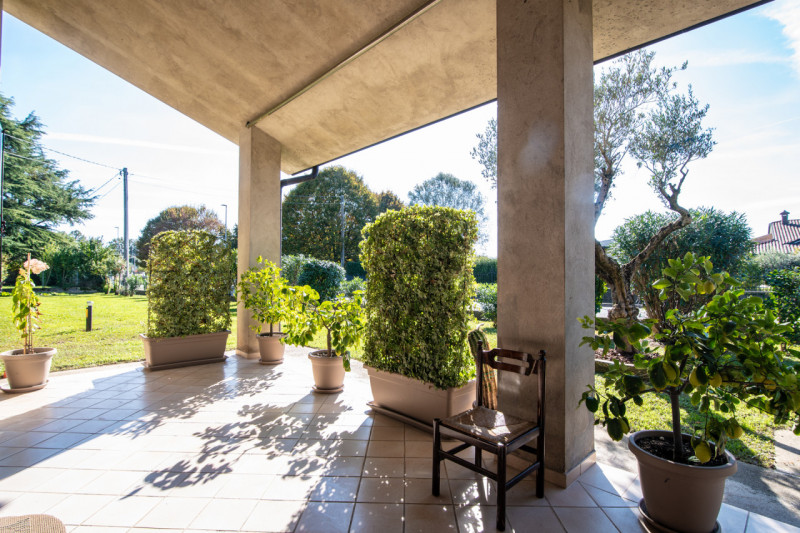 Proponiamo in vendita una splendida villa singola disposta su un unico piano. L’abitazione, 270 m...