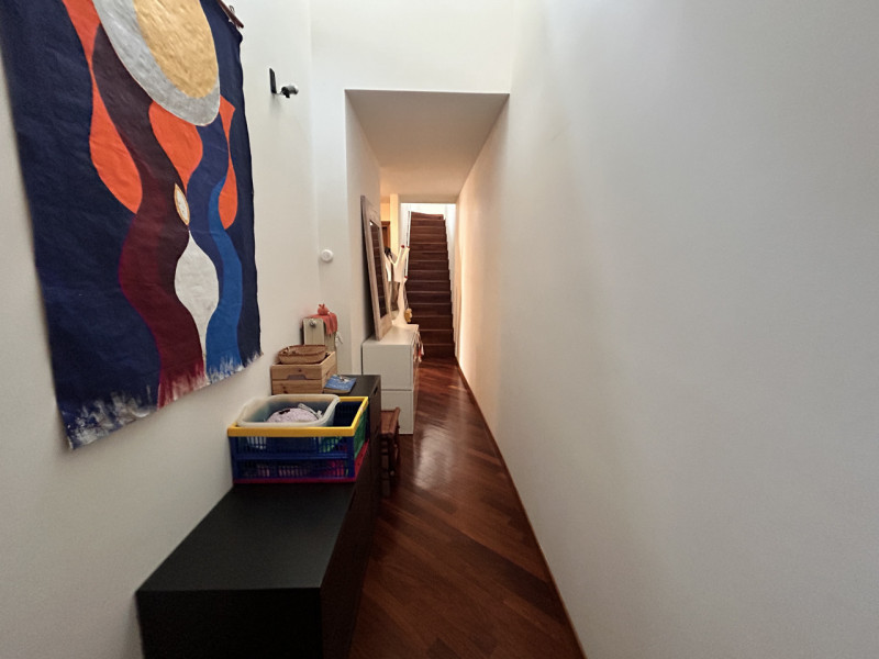 In posizione interna a Corso Santi Felice e Fortunato, in un quartiere apprezzato per la sua vici...