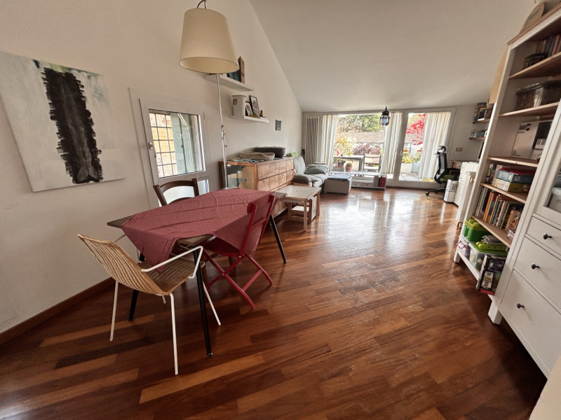 In posizione interna a Corso Santi Felice e Fortunato, in un quartiere apprezzato per la sua vici...