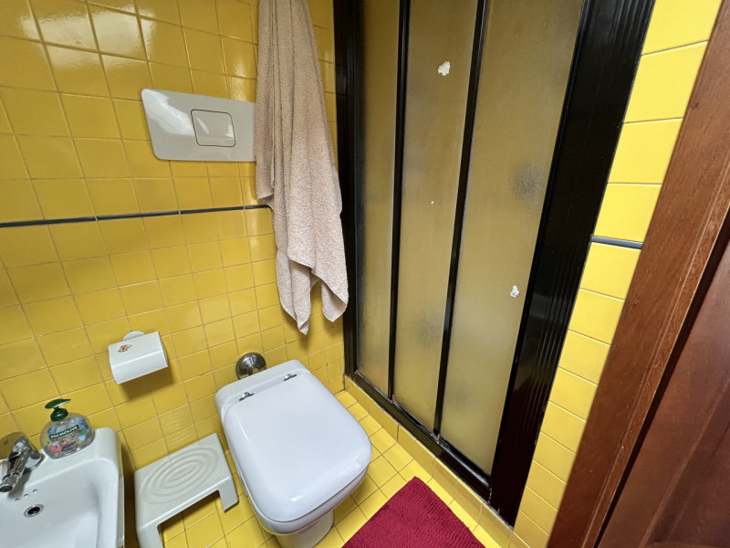 In posizione interna a Corso Santi Felice e Fortunato, in un quartiere apprezzato per la sua vici...