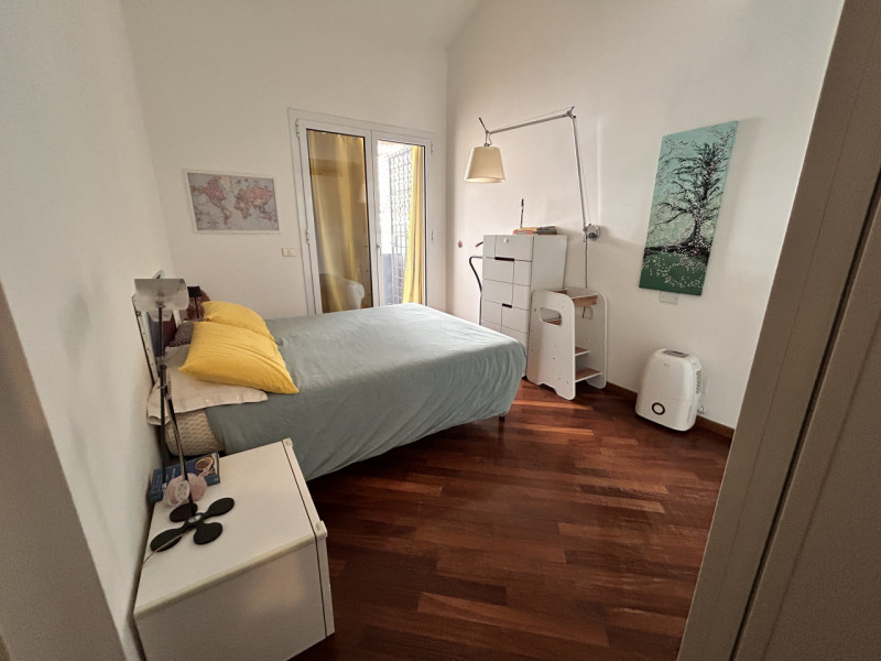 In posizione interna a Corso Santi Felice e Fortunato, in un quartiere apprezzato per la sua vici...