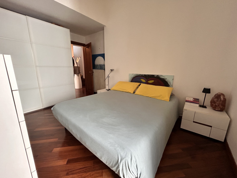 In posizione interna a Corso Santi Felice e Fortunato, in un quartiere apprezzato per la sua vici...