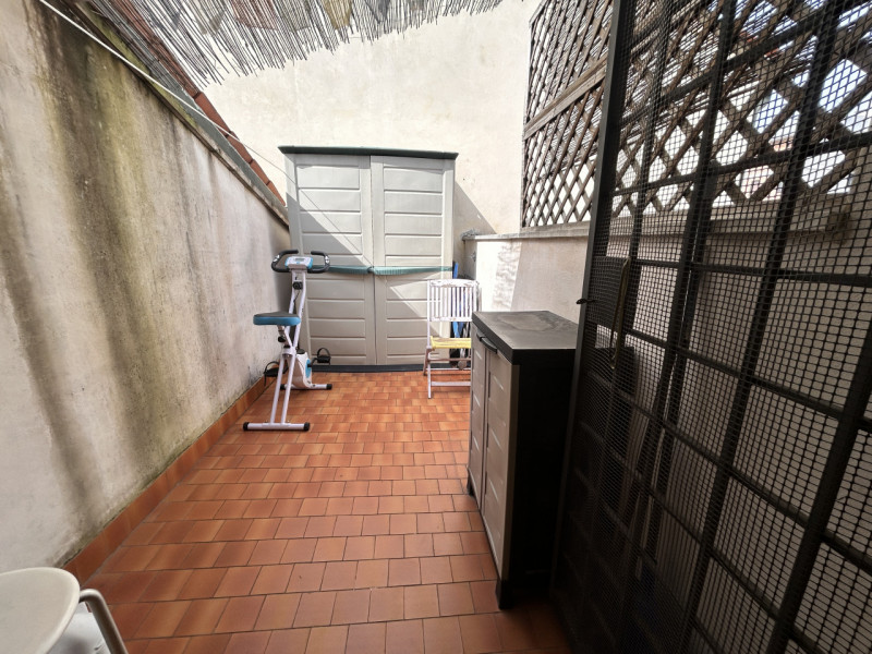 In posizione interna a Corso Santi Felice e Fortunato, in un quartiere apprezzato per la sua vici...