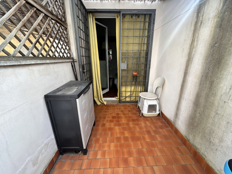 In posizione interna a Corso Santi Felice e Fortunato, in un quartiere apprezzato per la sua vici...