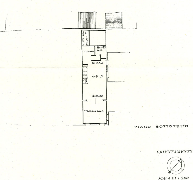In posizione interna a Corso Santi Felice e Fortunato, in un quartiere apprezzato per la sua vici...