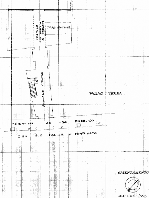In posizione interna a Corso Santi Felice e Fortunato, in un quartiere apprezzato per la sua vici...