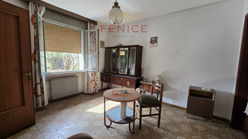 Vi presentiamo un casale nel cuore della campagna di Trevignano, immerso in una zona residenziale...