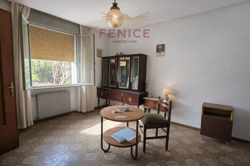 Vi presentiamo un casale nel cuore della campagna di Trevignano, immerso in una zona residenziale...