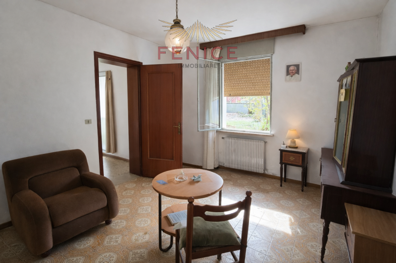 Vi presentiamo un casale nel cuore della campagna di Trevignano, immerso in una zona residenziale...