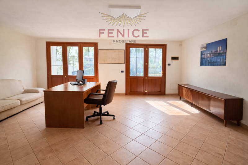 Vi presentiamo un casale nel cuore della campagna di Trevignano, immerso in una zona residenziale...