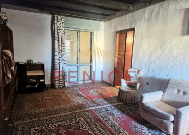 Vi presentiamo un casale nel cuore della campagna di Trevignano, immerso in una zona residenziale...