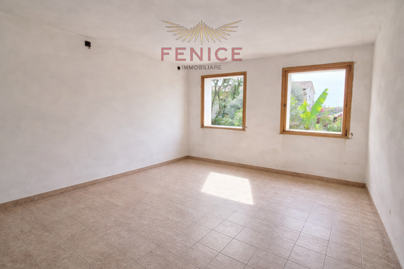 Vi presentiamo un casale nel cuore della campagna di Trevignano, immerso in una zona residenziale...