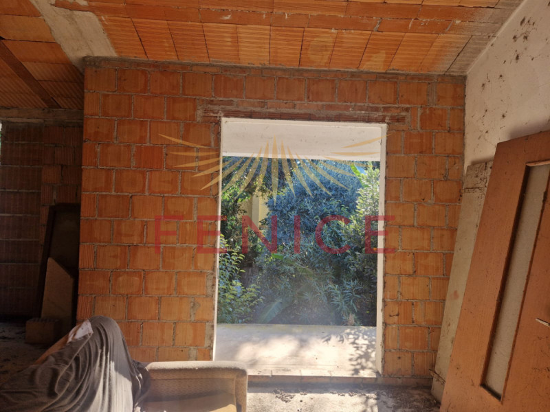 Vi presentiamo un casale nel cuore della campagna di Trevignano, immerso in una zona residenziale...