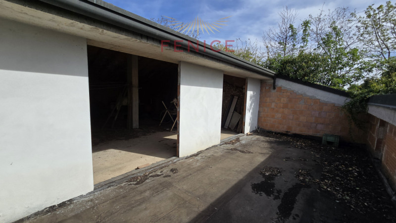 Vi presentiamo un casale nel cuore della campagna di Trevignano, immerso in una zona residenziale...