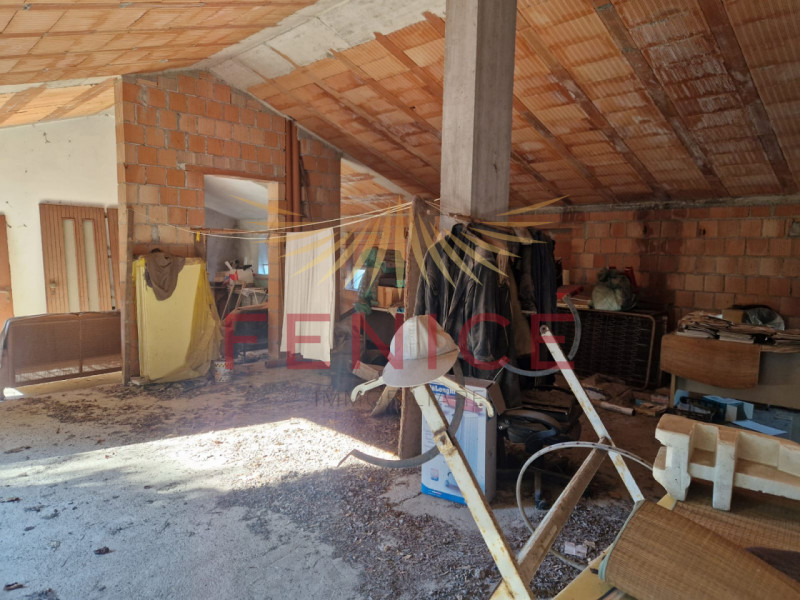 Vi presentiamo un casale nel cuore della campagna di Trevignano, immerso in una zona residenziale...